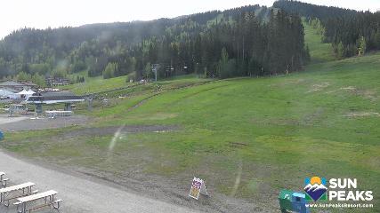 Sun Peaks: Village Day Lodge Slopeside (sunpeaksresort.com)
