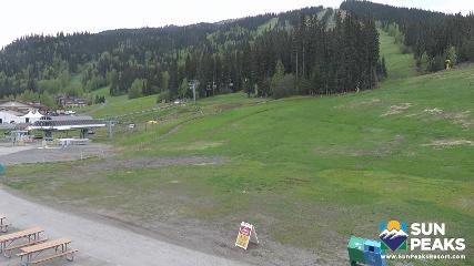Sun Peaks: Village Day Lodge Slopeside (sunpeaksresort.com)