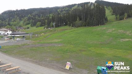 Sun Peaks: Village Day Lodge Slopeside (sunpeaksresort.com)