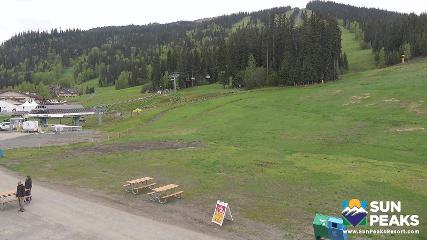 Sun Peaks: Village Day Lodge Slopeside (sunpeaksresort.com)