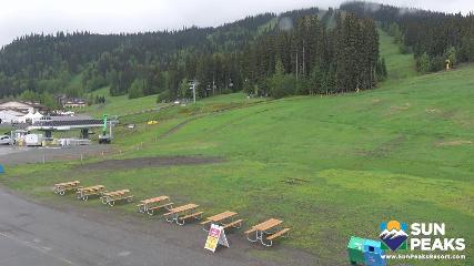 Sun Peaks: Village Day Lodge Slopeside (sunpeaksresort.com)