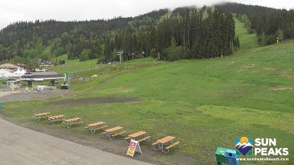 Sun Peaks: Village Day Lodge Slopeside (sunpeaksresort.com)