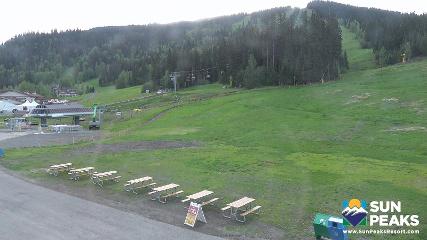 Sun Peaks: Village Day Lodge Slopeside (sunpeaksresort.com)