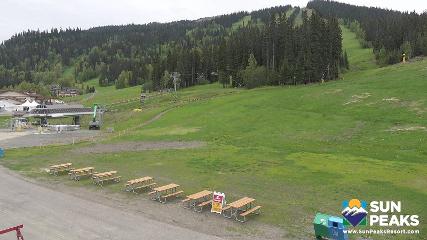 Sun Peaks: Village Day Lodge Slopeside (sunpeaksresort.com)