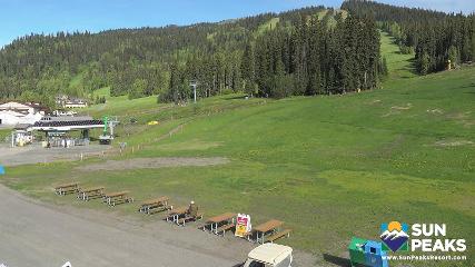 Sun Peaks: Village Day Lodge Slopeside (sunpeaksresort.com)