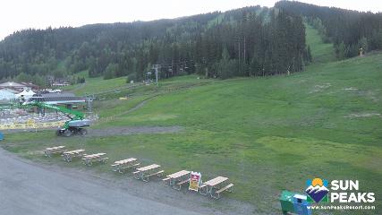 Sun Peaks: Village Day Lodge Slopeside (sunpeaksresort.com)