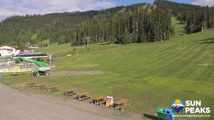 Sun Peaks: Village Day Lodge Slopeside (sunpeaksresort.com)
