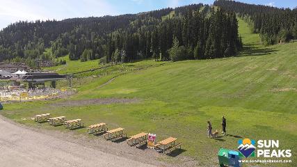 Sun Peaks: Village Day Lodge Slopeside (sunpeaksresort.com)