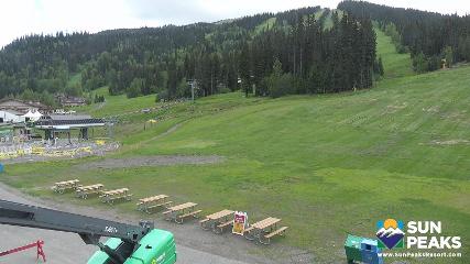 Sun Peaks: Village Day Lodge Slopeside (sunpeaksresort.com)