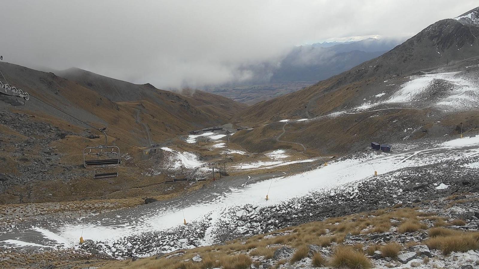Webcam The Remarkables: Curvey basin