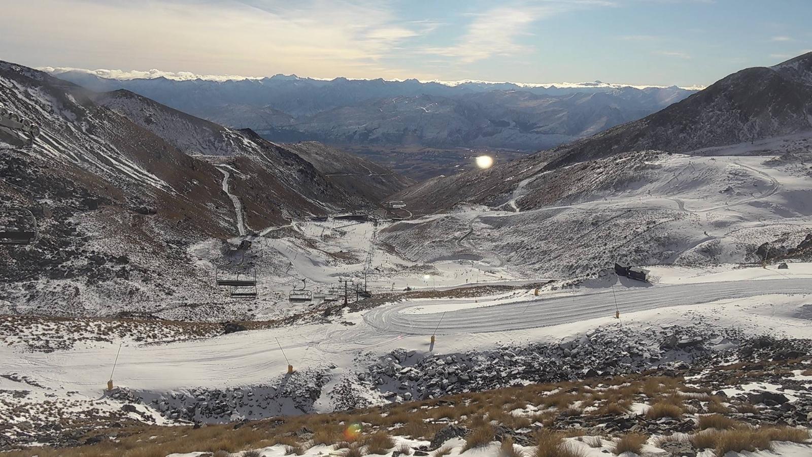 Webcam The Remarkables: Curvey basin