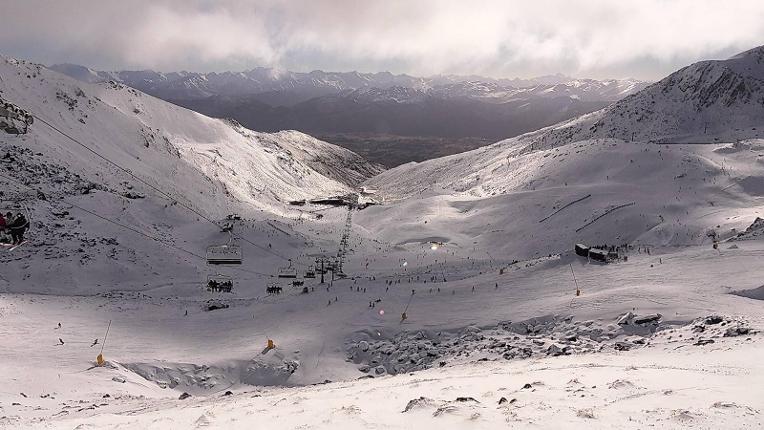 Webcam The Remarkables: Curvey basin