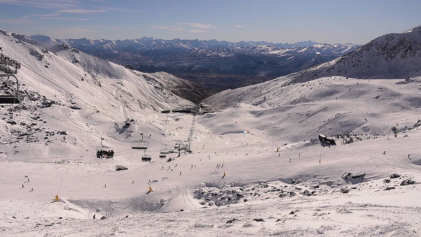 Webcam The Remarkables: Curvey basin