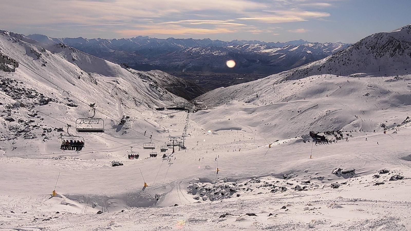 Webcam The Remarkables: Curvey basin