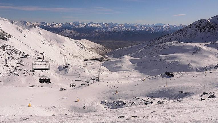 Webcam The Remarkables: Curvey basin