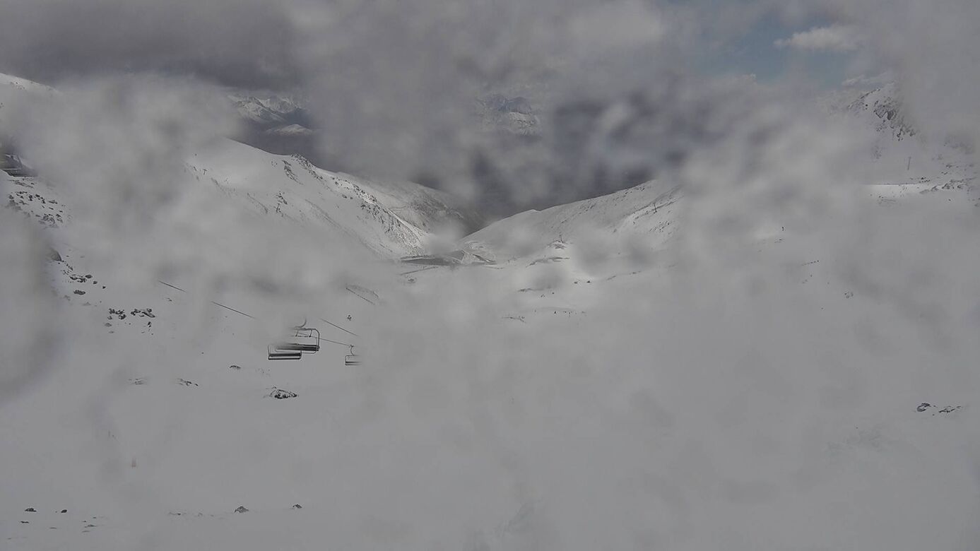 Webcam The Remarkables: Curvey basin