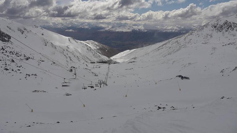 Webcam The Remarkables: Curvey basin