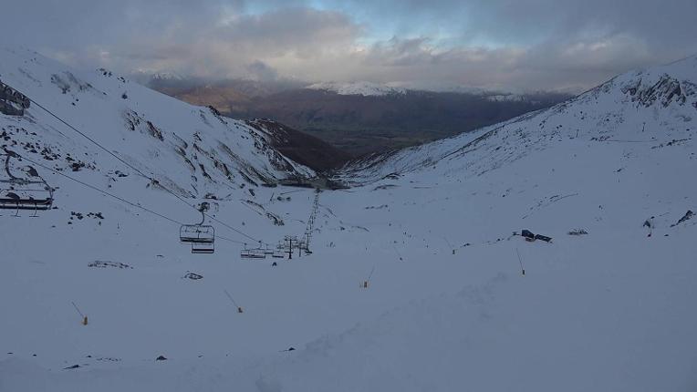 Webcam The Remarkables: Curvey basin