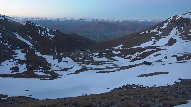 Webcam The Remarkables: Curvey basin