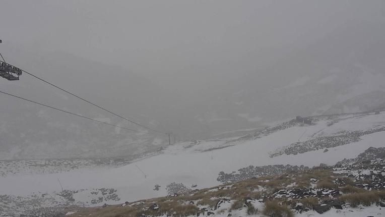 Webcam The Remarkables: Curvey basin