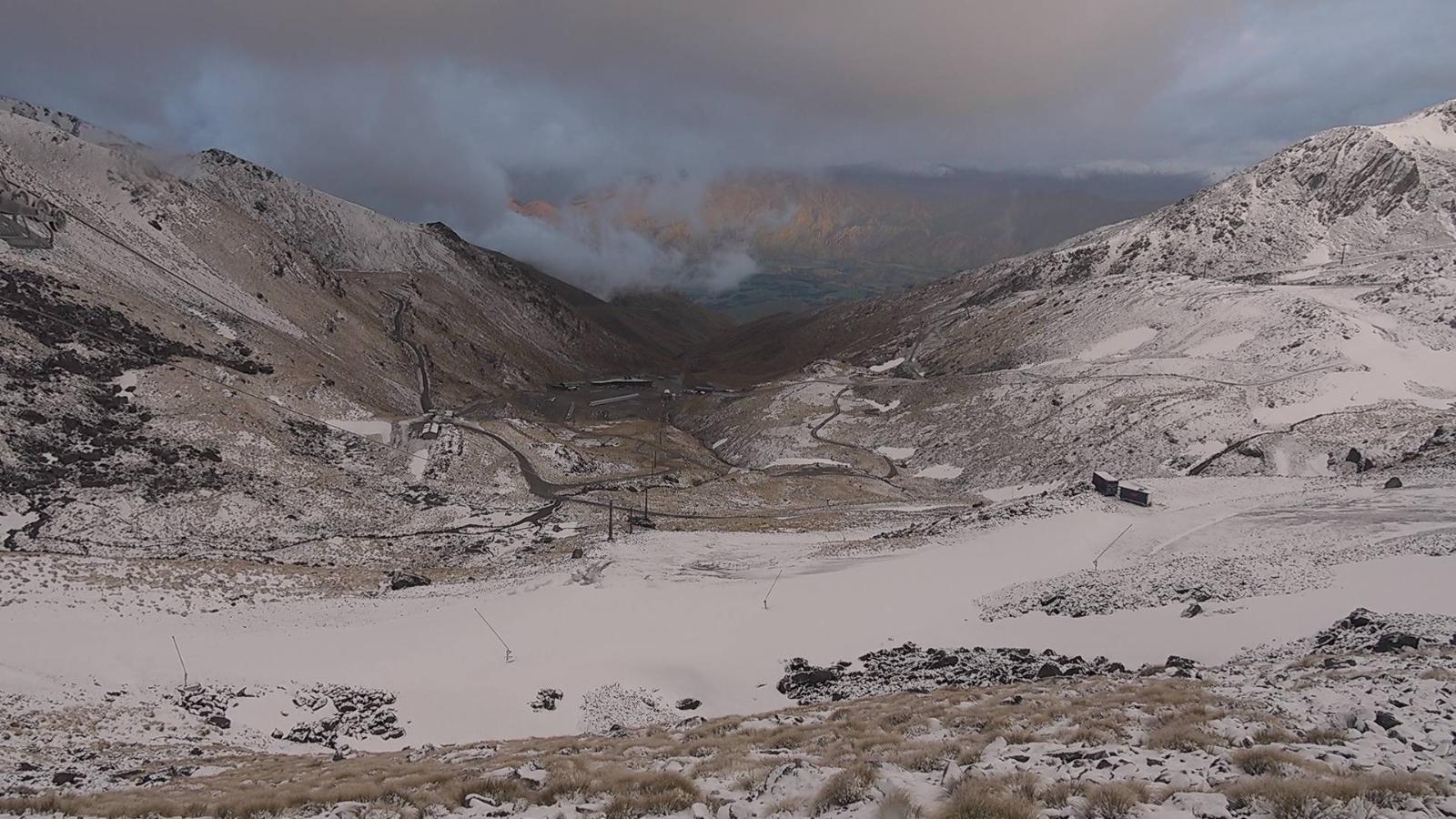 Webcam The Remarkables: Curvey basin
