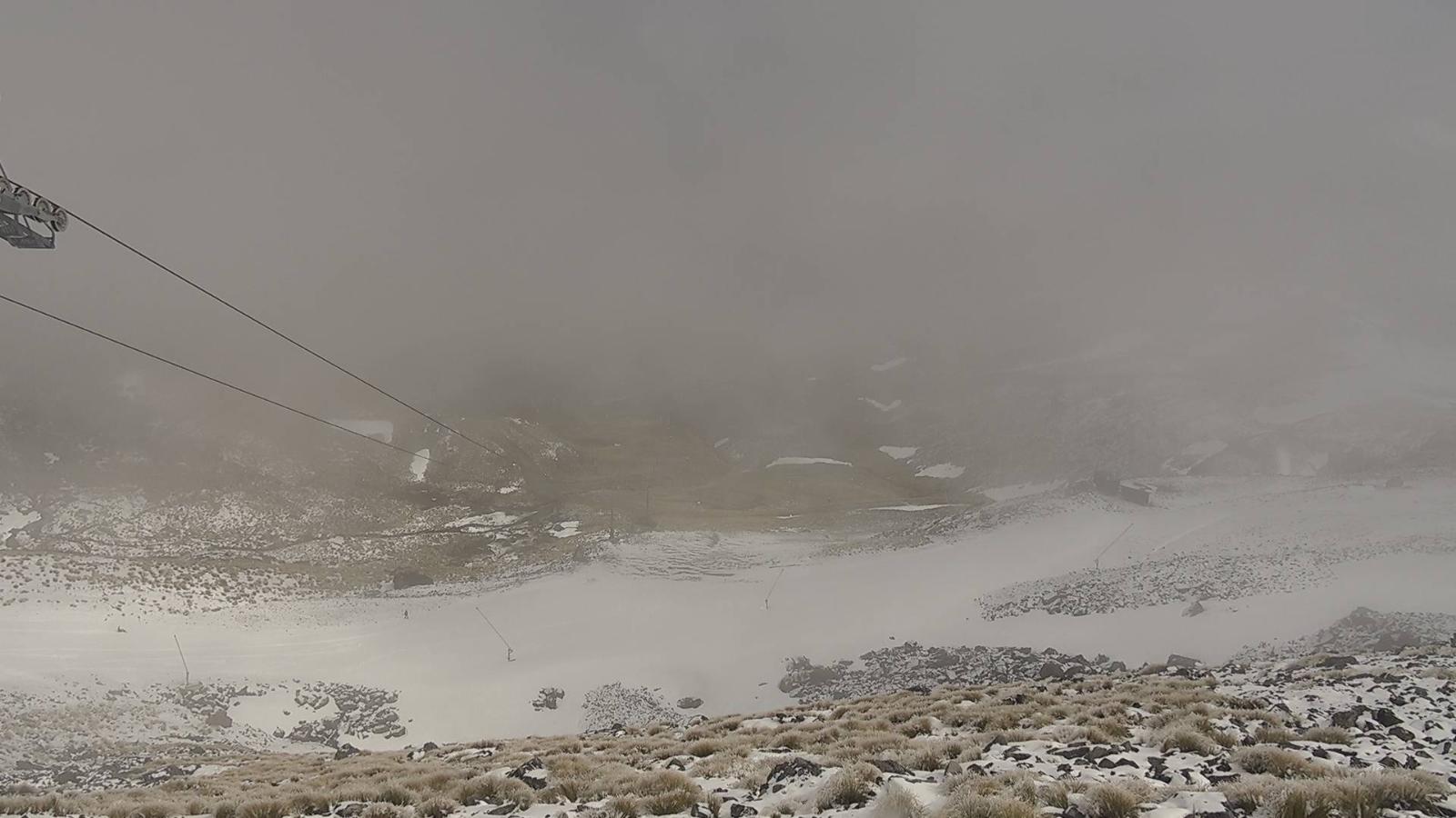Webcam The Remarkables: Curvey basin