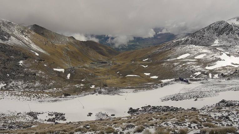 Webcam The Remarkables: Curvey basin