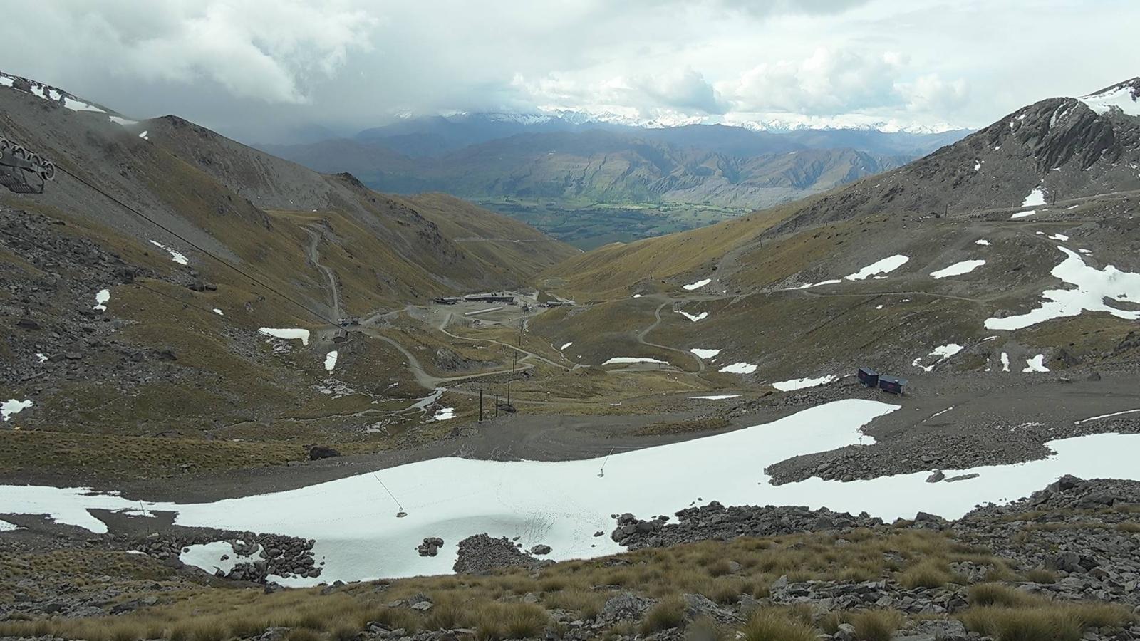 Webcam The Remarkables: Curvey basin