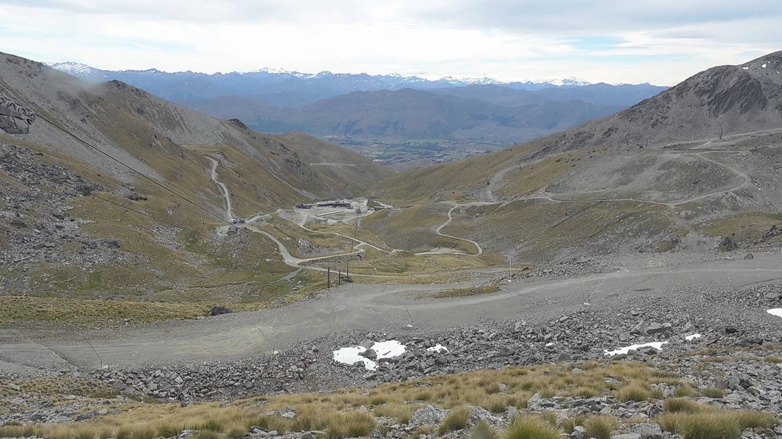 Webcam The Remarkables: Curvey basin
