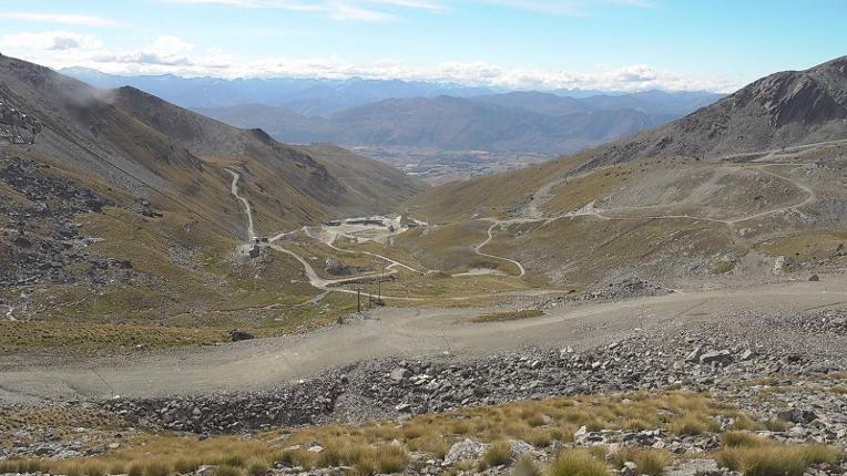 Webcam The Remarkables: Curvey basin