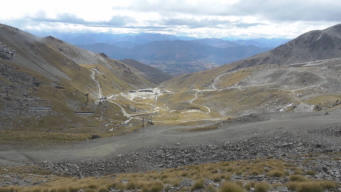 Webcam The Remarkables: Curvey basin
