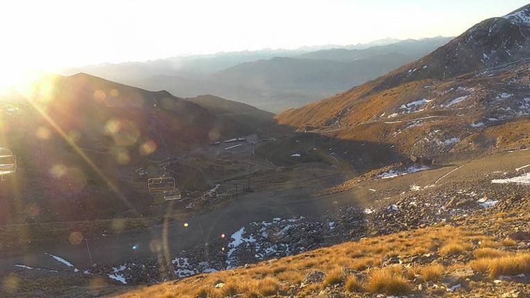 Webcam The Remarkables: Curvey basin