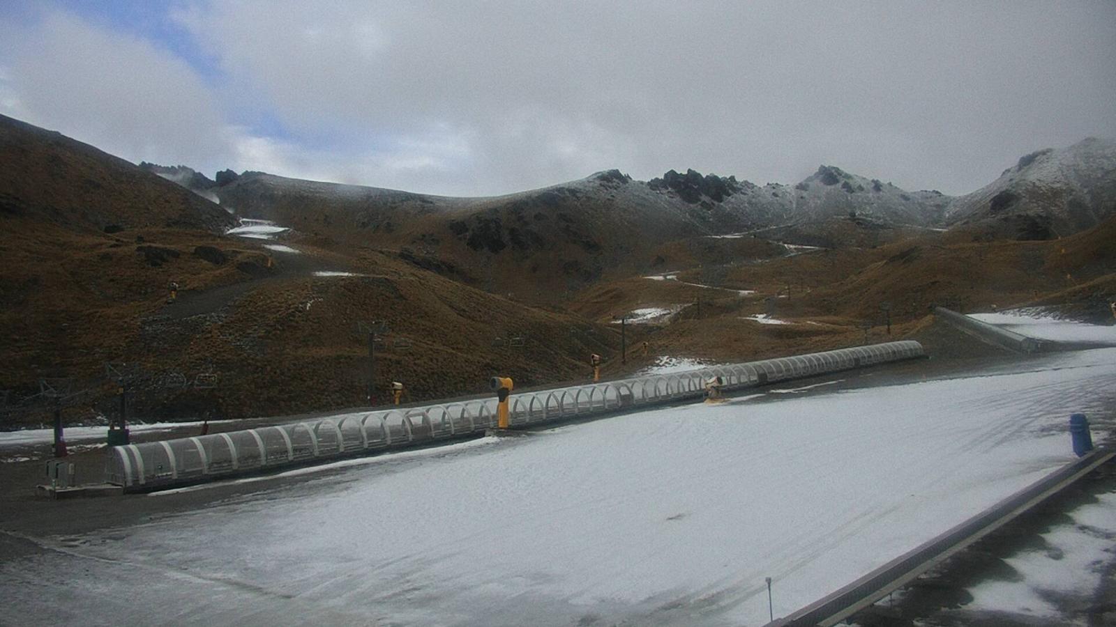 Webcam The Remarkables: Sugar bowl from base
