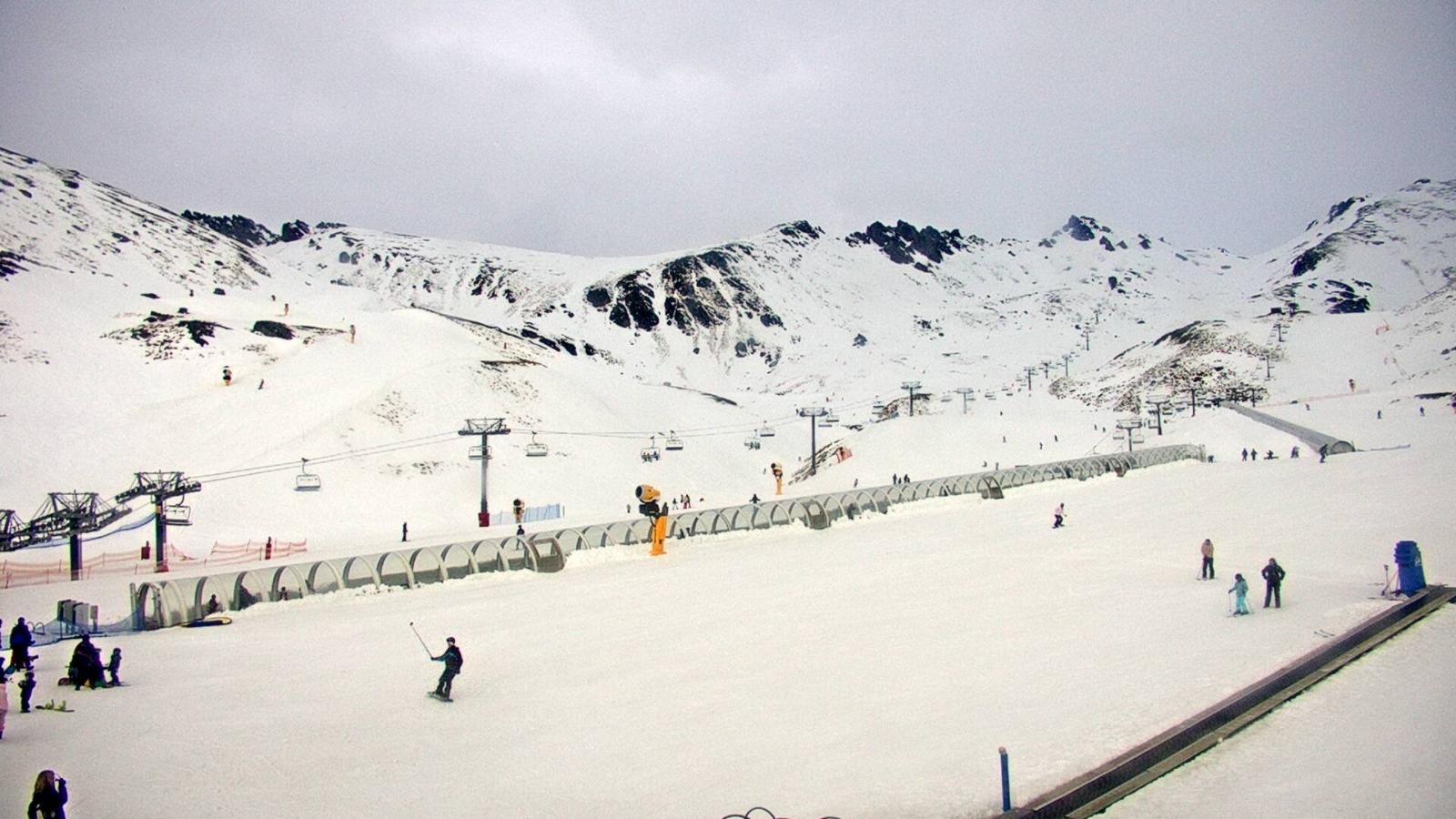 Webcam The Remarkables: Sugar bowl from base