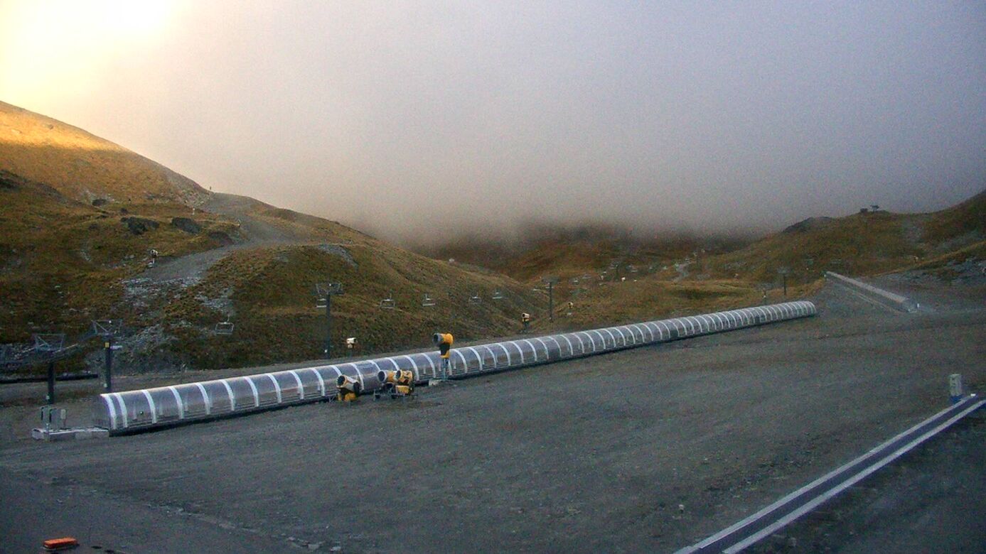 Webcam The Remarkables: Sugar bowl from base