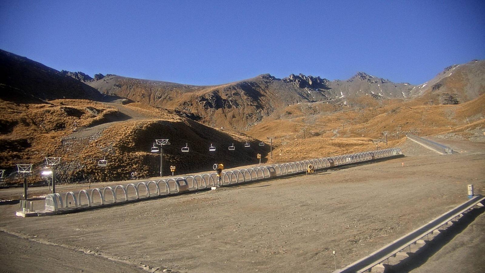 Webcam The Remarkables: Sugar bowl from base