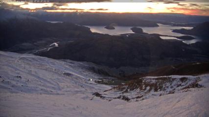Treble Cone: Lake Wanaka view (treblecone.com)