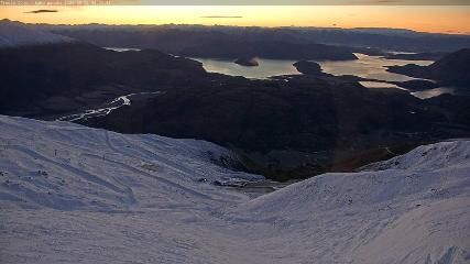 Treble Cone: Lake Wanaka view (treblecone.com)