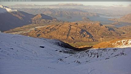 Treble Cone: Lake Wanaka view (treblecone.com)