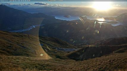 Treble Cone: Lake Wanaka view (treblecone.com)