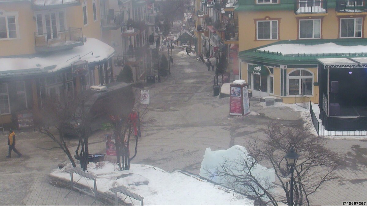 Webcam Tremblant: Place Sr-Bernard