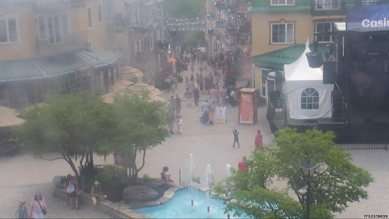 Webcam Tremblant: Place Sr-Bernard