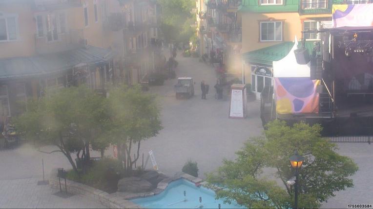 Webcam Tremblant: Place Sr-Bernard