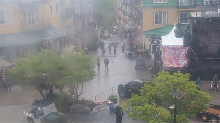 Webcam Tremblant: Place Sr-Bernard