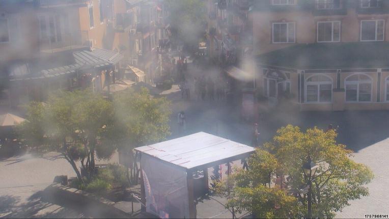 Webcam Tremblant: Place Sr-Bernard