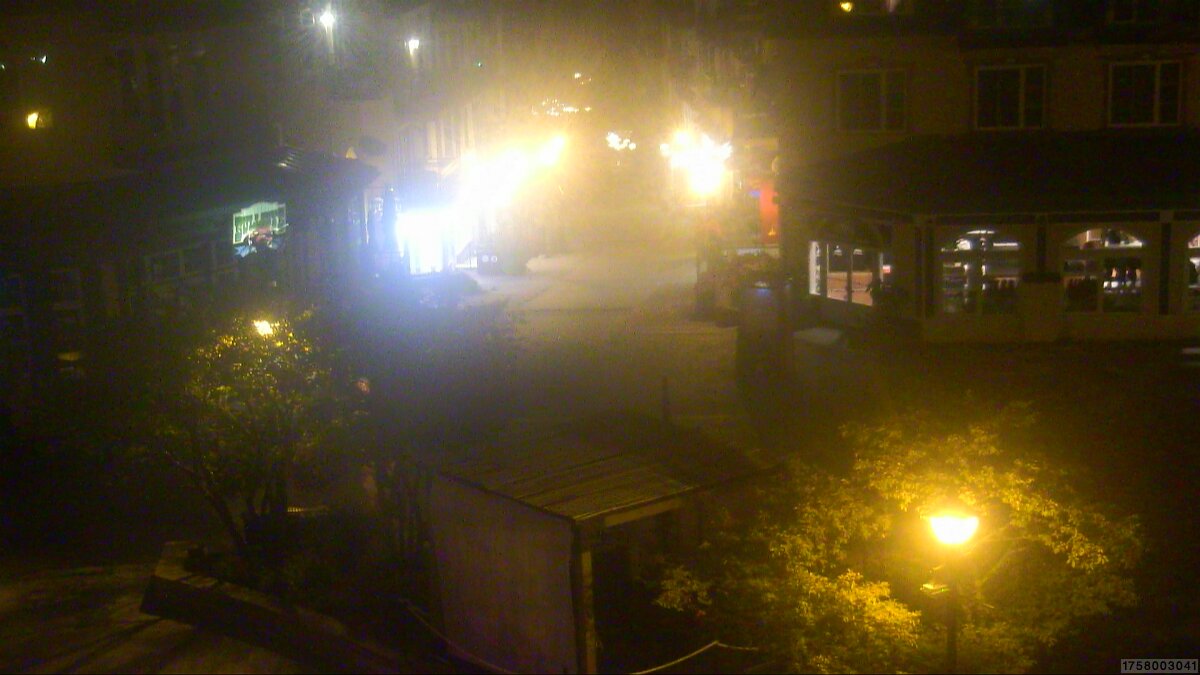 Webcam Tremblant: Place Sr-Bernard