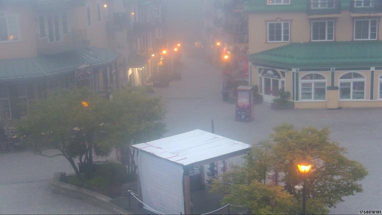 Webcam Tremblant: Place Sr-Bernard