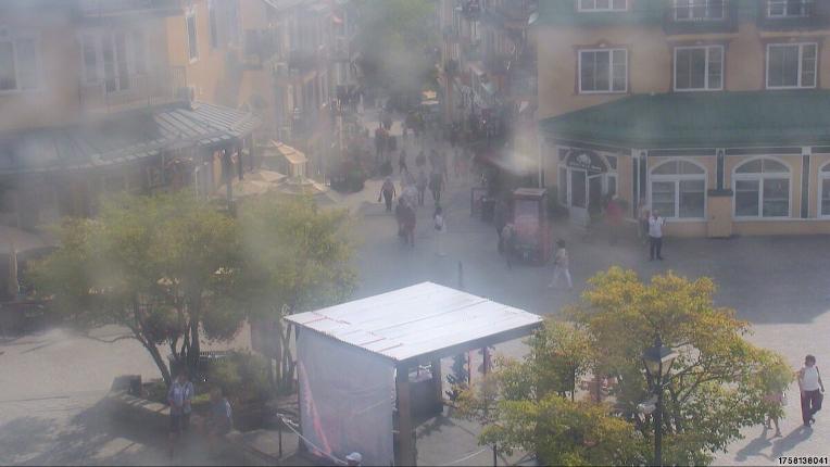 Webcam Tremblant: Place Sr-Bernard