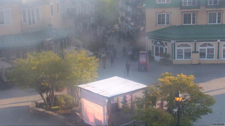 Webcam Tremblant: Place Sr-Bernard