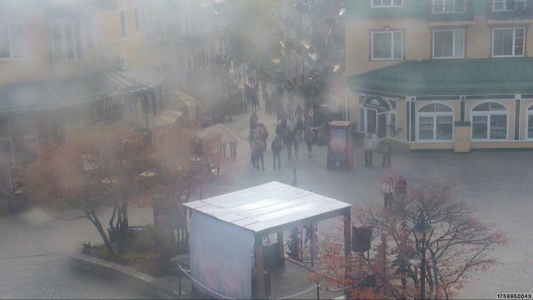 Webcam Tremblant: Place Sr-Bernard